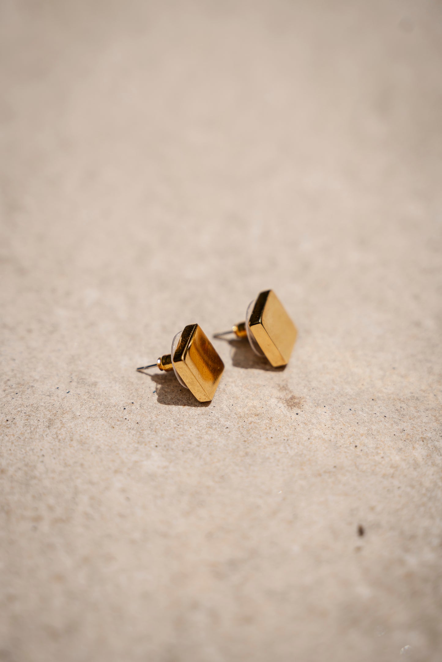 LULU SQUARE STUDS